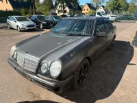 Gebraucht Mercedes E430 279 PS (205 kW) 1999 Schwarz Limousine