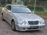 Używany Mercedes E220 143 KM (105 kW) 2001 Srebrny Sedan/Limuzyna