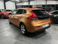Gebraucht Volvo V40 Kinetic 150 PS (110 kW) 2012 Vibrant copper / metallic Kombi