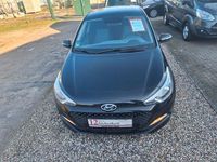 Gebraucht Hyundai i20 Classic 75 PS (55 kW) 2017 Schwarz Limousine