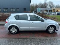 Gebraucht Opel Astra 90 PS (66 kW) 2007 Silber Kleinwagen