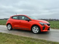 Używany Renault Clio V Evolution 143 KM (105 kW) 2025 Pomarańczowy Hatchback