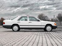 Gebraucht Mercedes 200 72 PS (52 kW) 1985 Weiß metallic Limousine