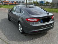 Gebraucht Ford Mondeo Titanium 160 PS (117 kW) 2015 Grau Limousine