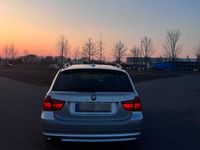 Gebraucht BMW 318 143 PS (105 kW) 2009 Silber Kombi