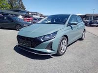 Neu Hyundai i20 Select 101 PS (74 kW) 2025 Grün Kleinwagen