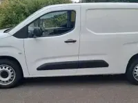 Używany Opel Combo Selection 102 KM (75 kW) 2021 Biały Minivan