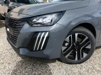 Neu Peugeot 208 Allure 136 PS (100 kW) 2025 Selenium grau metallic selenium grau metallic Kleinwagen