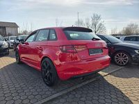 Gebraucht Audi A3 Attraction 110 PS (80 kW) 2015 Rot Limousine