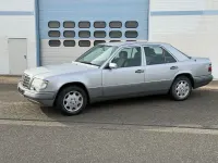 Gebraucht Mercedes E220 150 PS (110 kW) 1994 Silber Limousine