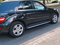 Gebraucht Mercedes ML350 231 PS (169 kW) 2010 Schwarz SUV