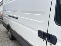Gebraucht Iveco Daily 146 PS (107 kW) 2014 Weiß Van / Kleinbus
