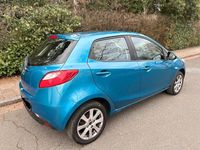 Gebraucht Mazda 2 75 PS (55 kW) 2012 Blau Kleinwagen