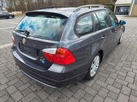 Gebraucht BMW 318 129 PS (94 kW) 2006 Grau Kombi