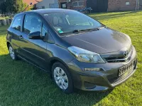 Gebraucht Toyota Yaris 99 PS (72 kW) 2012 Grau Kleinwagen