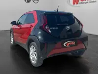 Gebraucht Toyota Aygo X Pulse 72 PS (52 kW) 2022 3u4)/ black mica (209) (rot SUV