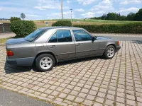 Gebraucht Mercedes 230 132 PS (97 kW) 1986 Grau Limousine
