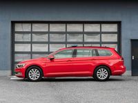 Gebraucht VW Passat 120 PS (88 kW) 2018 Tornadorot Kombi