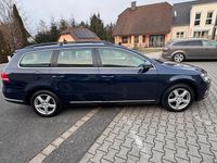 Gebraucht VW Passat 125 PS (91 kW) 2011 Blau Kombi