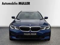 Gebraucht BMW 320e 163 PS (119 kW) 2021 Phytonicblau metallic Kombi