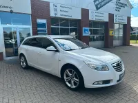 Gebraucht Opel Insignia Design Edition 160 PS (117 kW) 2011 Weiß Kombi