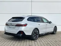 Gebraucht BMW 540 M Sport 303 PS (222 kW) 2025 Mineralweiss metallic Kombi