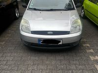 Gebraucht Ford Fiesta 70 PS (51 kW) 2004 Silber Kleinwagen