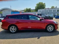 Gebraucht Ford Focus Cool & Connect 101 PS (74 kW) 2019 Rot Limousine