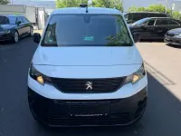 Gebraucht Peugeot Partner Premium 131 PS (96 kW) 2020 Weiß Van / Kleinbus