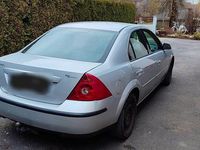 Gebraucht Ford Mondeo 146 PS (107 kW) 2001 Silber Limousine