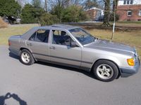 Gebraucht Mercedes E230 132 PS (97 kW) 1989 Gold Limousine