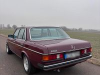 Gebraucht Mercedes 200 109 PS (80 kW) 1983 Rot Limousine