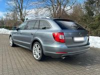 Gebraucht Skoda Superb Elegance 160 PS (117 kW) 2012 Grau Kombi
