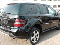 Gebraucht Mercedes ML320 224 PS (164 kW) 2008 Schwarz SUV
