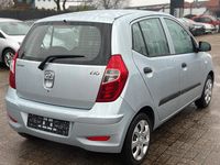 Gebraucht Hyundai i10 69 PS (50 kW) 2013 Blau Kleinwagen