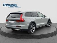 Gebraucht Volvo V60 CC Plus 197 PS (144 kW) 2023 Vapour grey (grau) Kombi