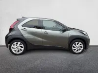 Gebraucht Toyota Aygo X Pulse 72 PS (52 kW) 2022 Cardamon green / night sky bla SUV