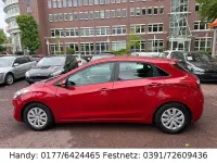 Gebraucht Hyundai i30 101 PS (74 kW) 2017 Rot Limousine