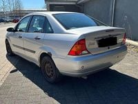 Gebraucht Ford Focus Ghia 101 PS (74 kW) 1999 Silber Limousine