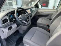 Begagnad VW Multivan Basis 150 HK (110 kW) 2023 Silver Minibuss