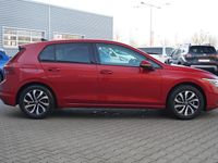 Gebraucht VW Golf VIII Active 150 PS (110 kW) 2021 Kings red metallic (metallic) Limousine