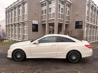 Gebraucht Mercedes E500 AMG 387 PS (284 kW) 2009 Calcitweiss/zirrusweiss Coupé