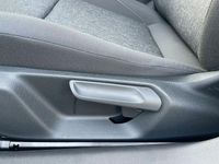 Neu Skoda Superb Essence 150 PS (110 kW) 2025 Silber (aluminiumsilber metallic) Kombi