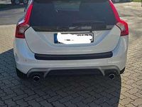 Gebraucht Volvo V60 R-Design Momentum 224 PS (164 kW) 2015 Weiß Kombi