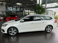 Gebraucht Peugeot 308 SW Allure 131 PS (96 kW) 2019 Weiss/metallic (metallic) Kombi