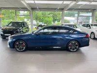 Gebraucht BMW i5 M Sport 250 kW (340 PS) 2025 Blau Limousine