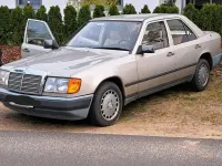 Gebraucht Mercedes E230 137 PS (100 kW) 1985 Gold Limousine
