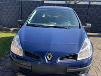 Second-hand Renault Clio II Expression 75 CP (55 kW) 2006 Albastru Berlinǎ