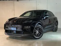 Neu Porsche Macan 300 kW (408 PS) 2026 Tiefschwarzmetallic SUV