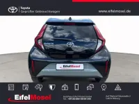 Gebraucht Toyota Aygo X Basis 72 PS (52 kW) 2025 Urban khaki / night sky black SUV